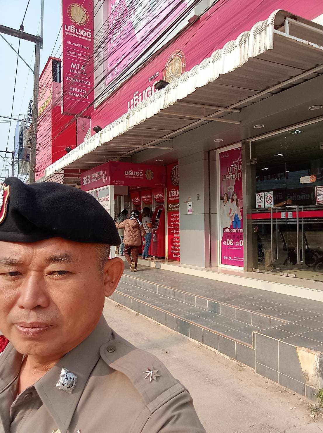 วันที่ 21 เมษายน 2569 เวลา 09.00 - 12.00 น. ร.ต.ต.เสน่ห์  จะสาร                    รอง สว(ป.) สภ.เวียงเชียงรุ้ง (เวียงเชียงรุ้ง20) -สายตรวจรถยนต์ -สายตรวจรถจักรยานยนต์ ออกตรวจจุดเสี่ยง สถานที่สำคัญเพื่อป้องกันเหตุและรักษา.ความปลอดภัยในชีวิตและทรัพย์สินของ